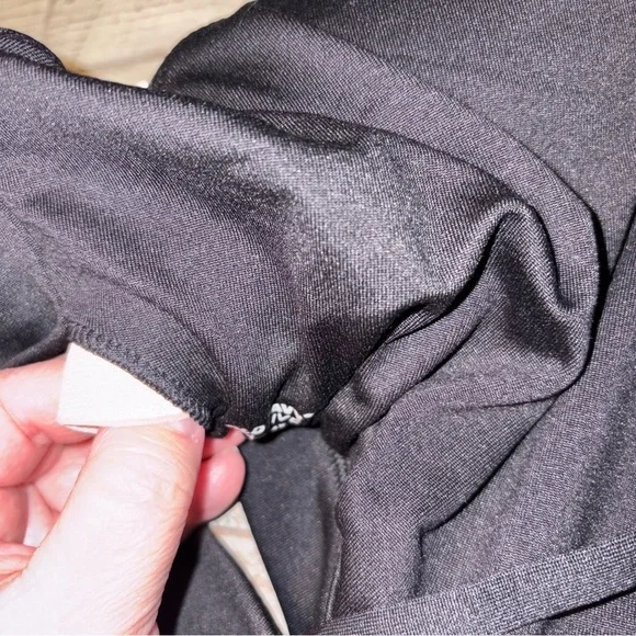 Old Navy Womens Size 4X Strappy Sports Bra Light Support Solid Classic Black - Picture 14 of 14